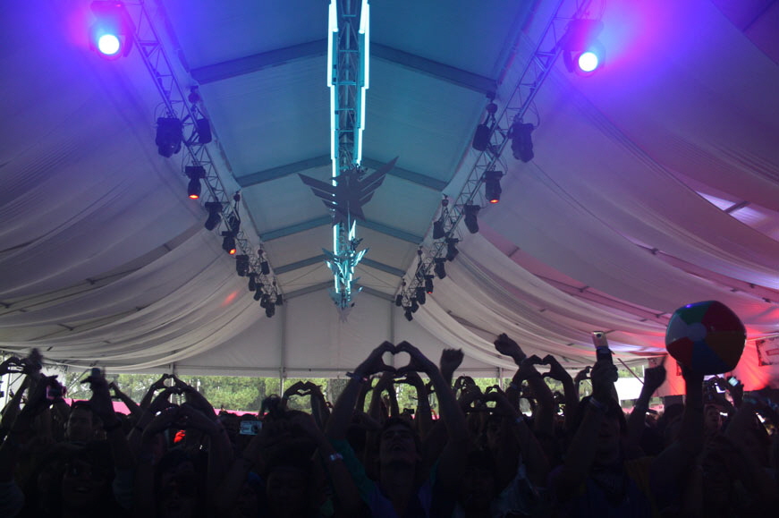 Good Vibrations Smirnoff Mr J Stage - Lighting & Video design & production by E Productions